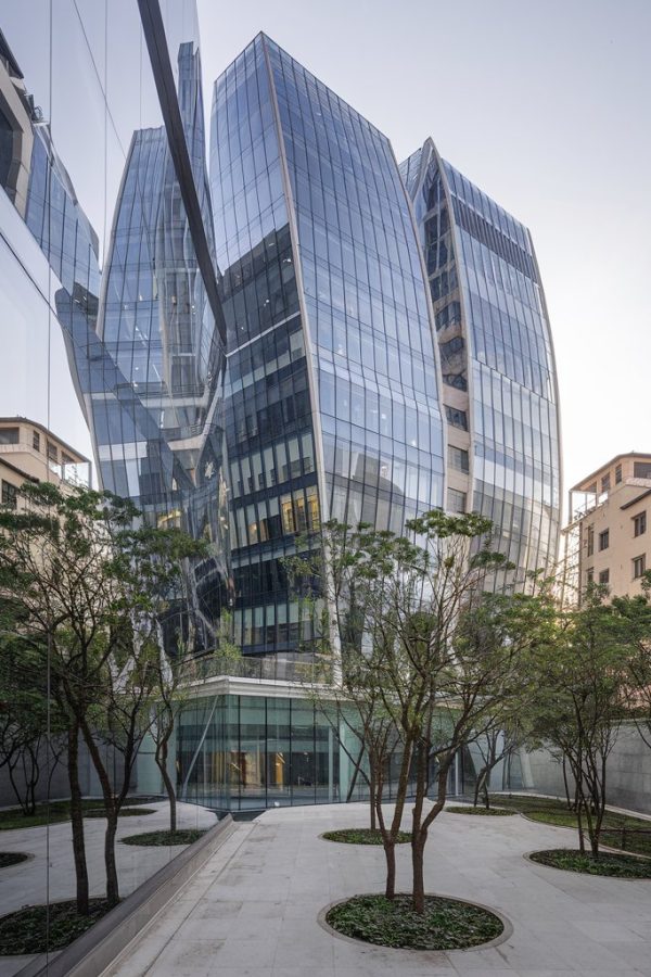 a-photo-of-a-modern-glass-encased-building-with-a--cgCpeHTrS9qGmdJ2MpJu6A-xaCOIagNSQKirxEdovxK8w